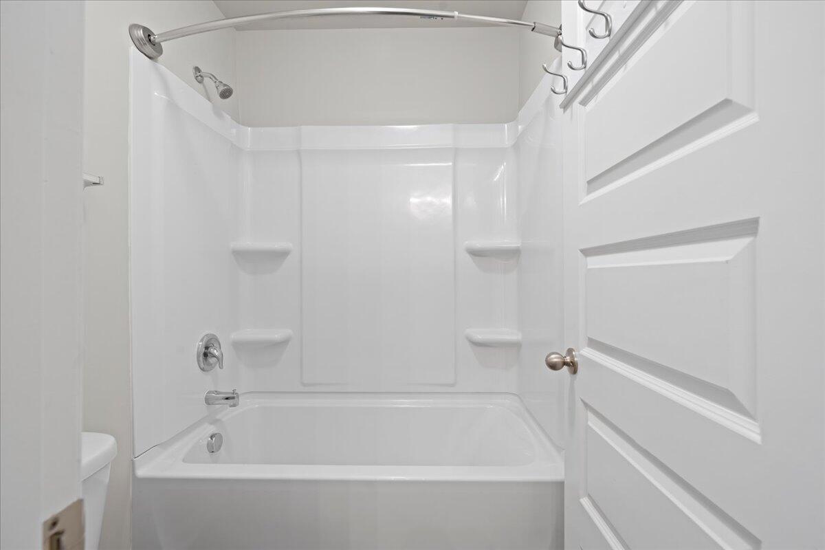 4633 Southwind Road Evans, GA 30809 - Photo 36 of 45 36-Jack & Jill Shower