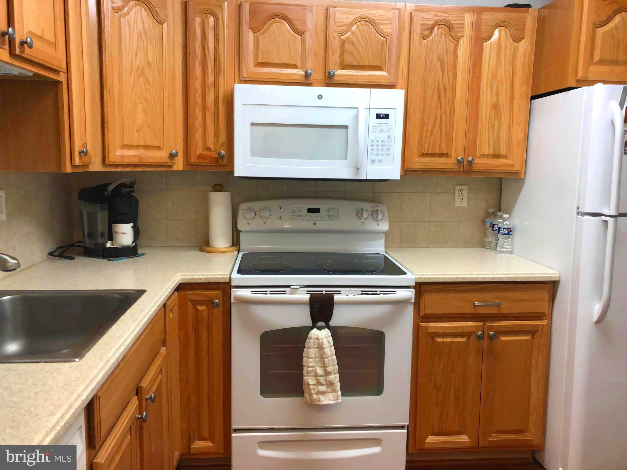 159 Riversedge Drive, Unit CONDO 159 Norristown, PA 19403 - Photo 5 of 16 Kitchen