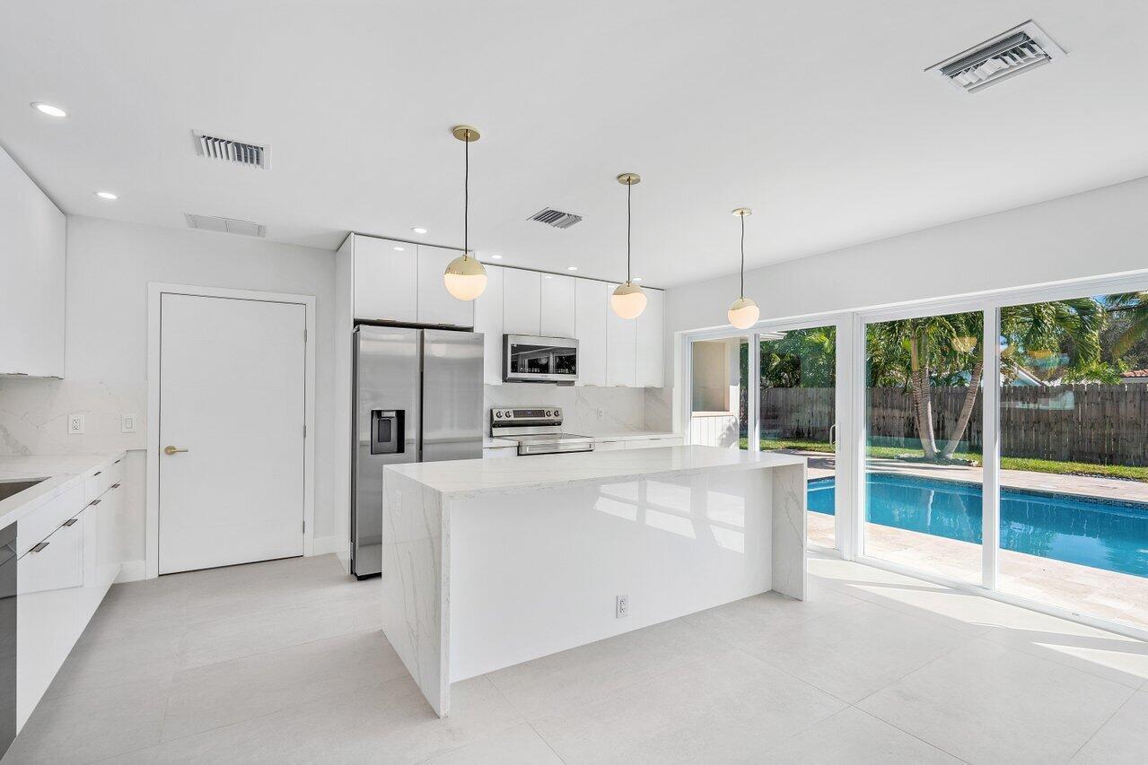 46 Southwest 9th Avenue Boca Raton, FL 33486 - Photo 13 of 41 013-46Southwest9thAvenue-BocaRaton-FL-33