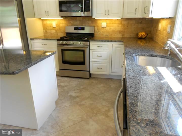 27 Maple Road Wallingford, PA 19086 - Photo 3 of 25
