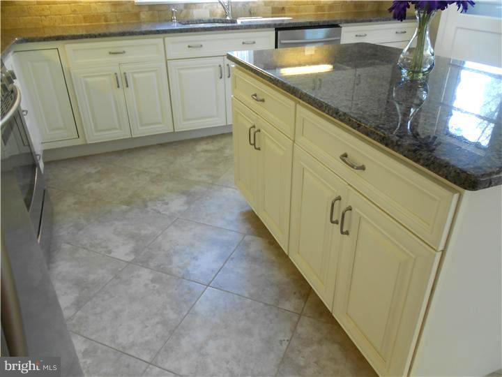27 Maple Road Wallingford, PA 19086 - Photo 4 of 25