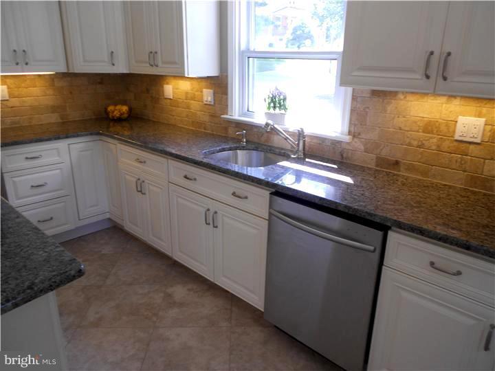 27 Maple Road Wallingford, PA 19086 - Photo 6 of 25