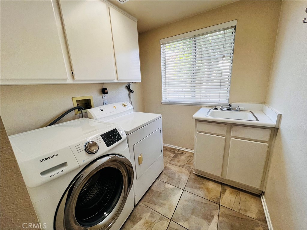 743 Orchard Loop Azusa, CA 91702 - Photo 18 of 38 a utility room with dryer and washer