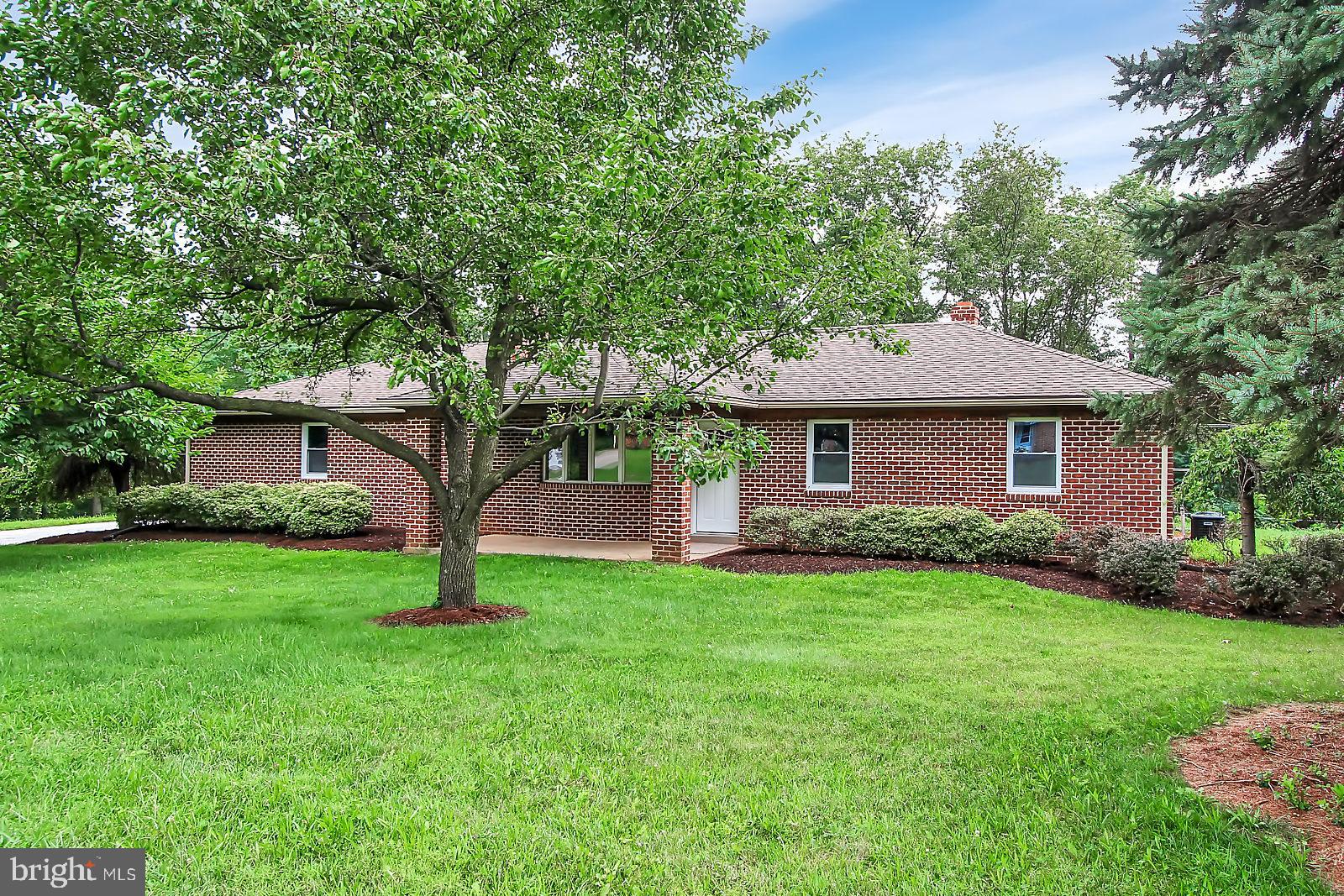 120 Locust Hill Road Dallastown, PA 17313 - Photo 2 of 25 Gallery Image 2