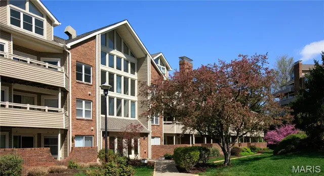 $284,500 | 1010 Thoreau Court, Unit 211, St. Louis, MO 63146