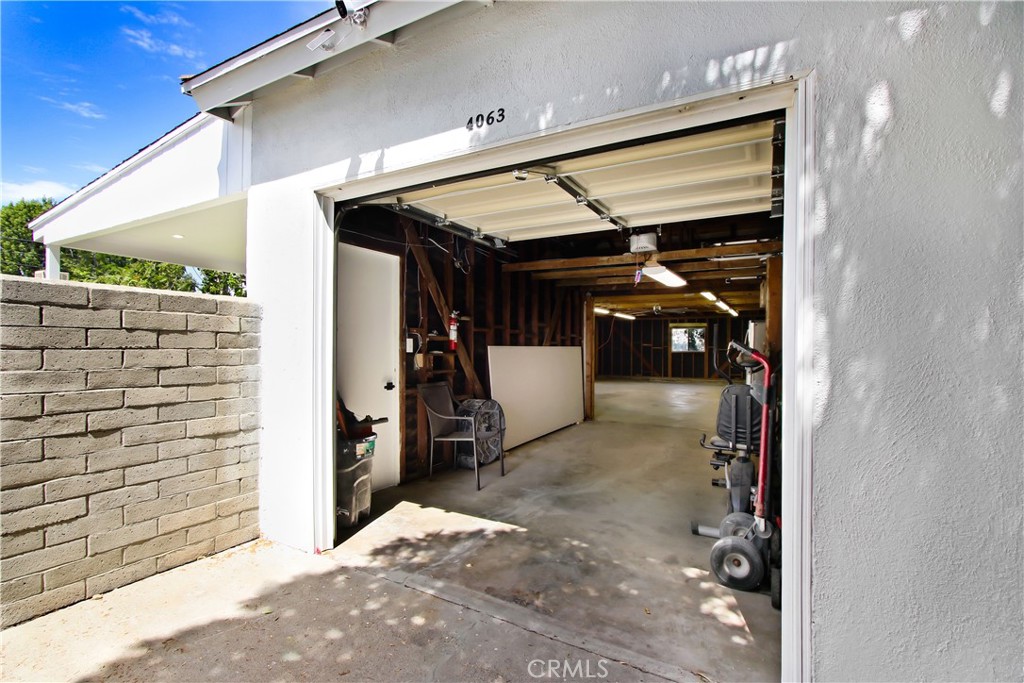 4061 Maplewood Place Riverside, CA 92506 - Photo 32 of 34 Garage