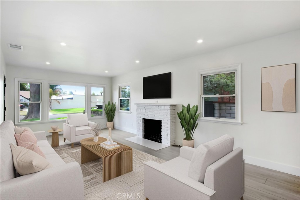 4061 Maplewood Place Riverside, CA 92506 - Photo 6 of 31 Living Room- Virtual Image