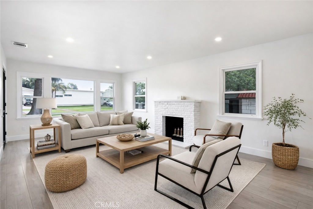 4061 Maplewood Place Riverside, CA 92506 - Photo 7 of 34 Living Room-Virtual Image