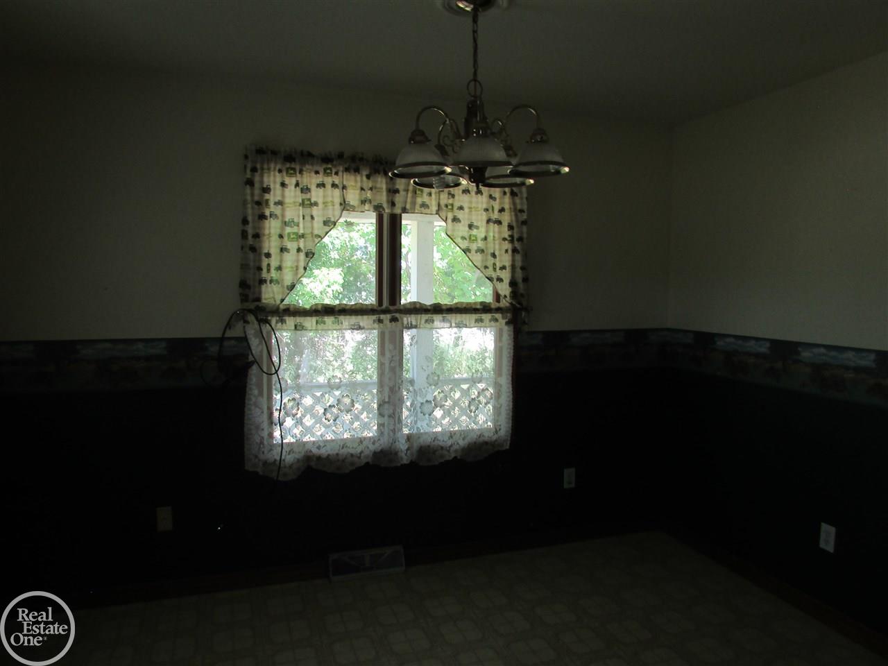 6691 Jeddo Road Jeddo, MI 48032 - Photo 10 of 28 31303348-9.JPG