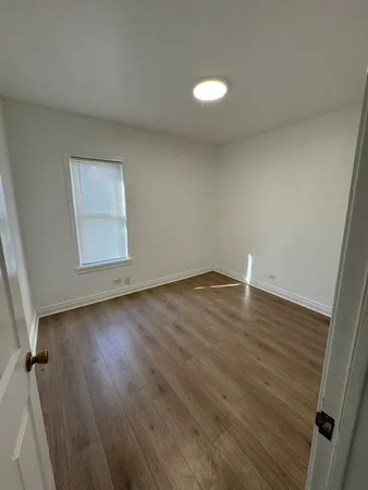 $1,700 | 617 West 43rd Place, Unit 1, Chicago, IL 60609