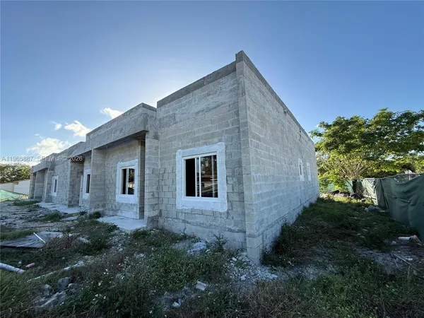 $250,000 | 3800 Northwest 213th Terrace, Miami Gardens, FL 33055