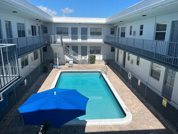 $1,350 | 30 Southeast 4th Avenue, Unit 213, Hallandale Beach, FL 33009