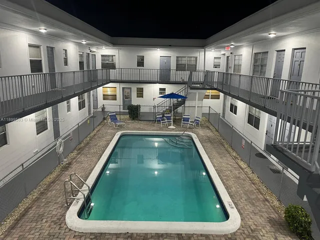 $1,400 | 30 Southeast 4th Avenue, Unit 213, Hallandale Beach, FL 33009