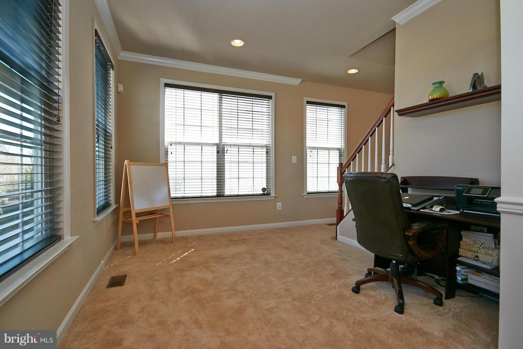 14362 Broadwinged Drive Gainesville, VA 20155 - Photo 12 of 30 Living Room