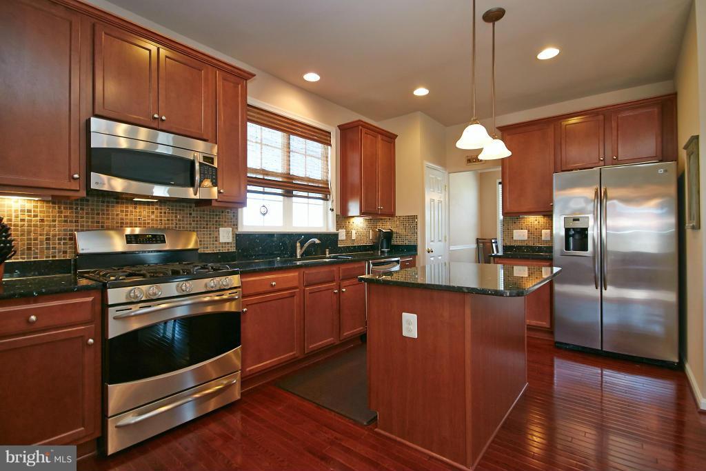 14362 Broadwinged Drive Gainesville, VA 20155 - Photo 3 of 30 Kitchen