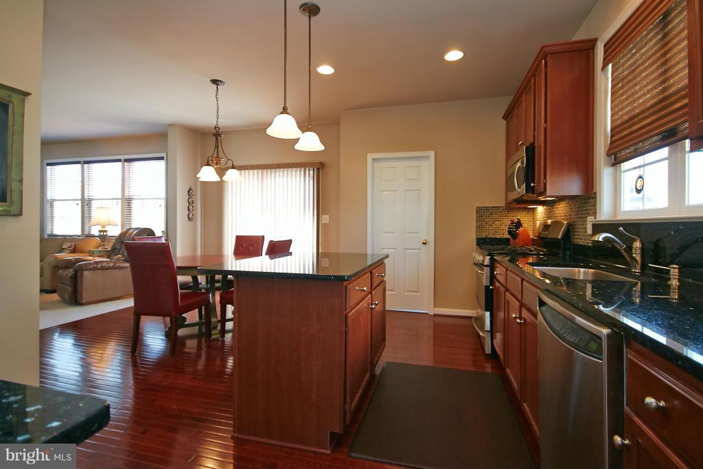 14362 Broadwinged Drive Gainesville, VA 20155 - Photo 4 of 30 Kitchen