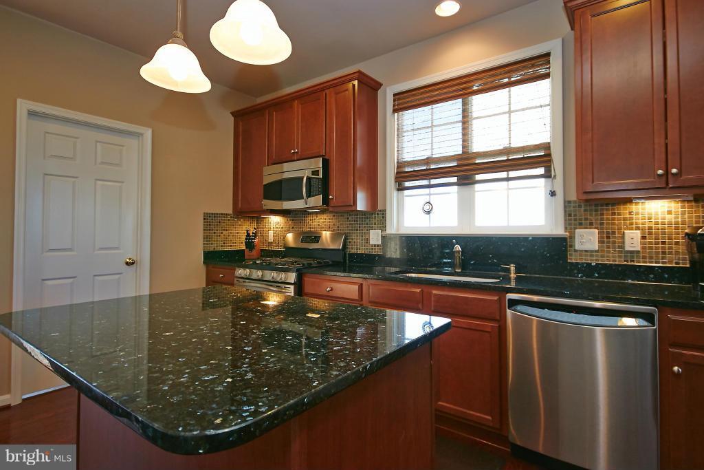 14362 Broadwinged Drive Gainesville, VA 20155 - Photo 5 of 30 Kitchen