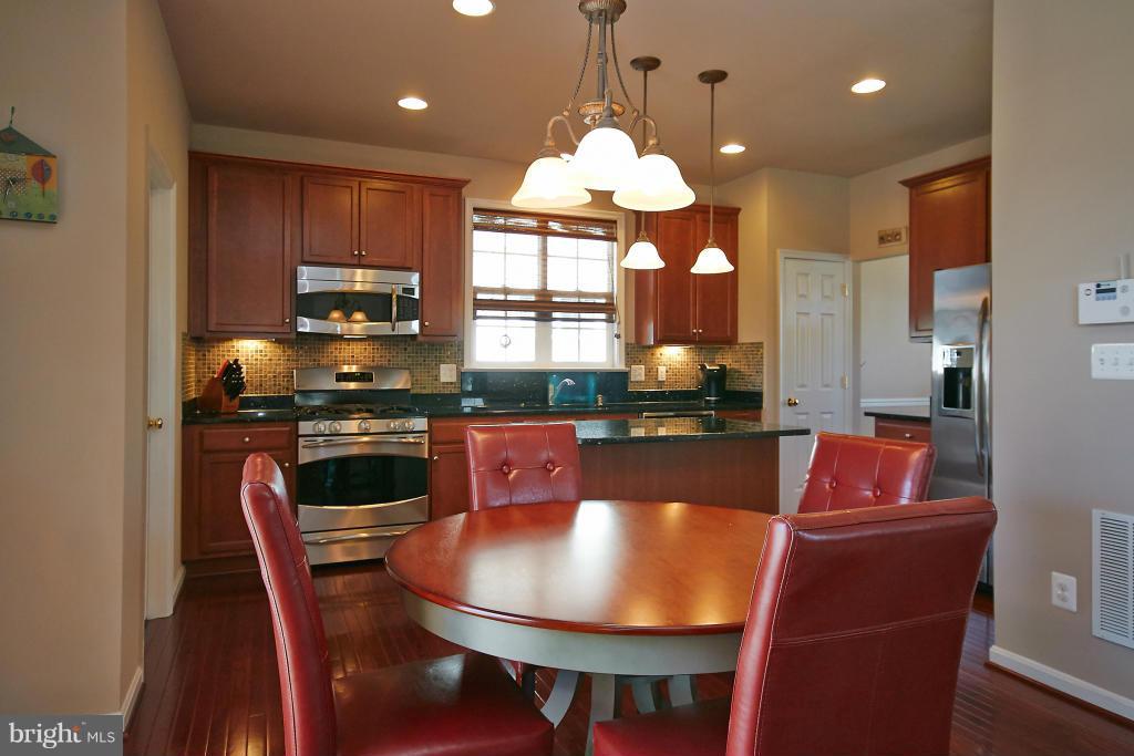 14362 Broadwinged Drive Gainesville, VA 20155 - Photo 6 of 30 Kitchen