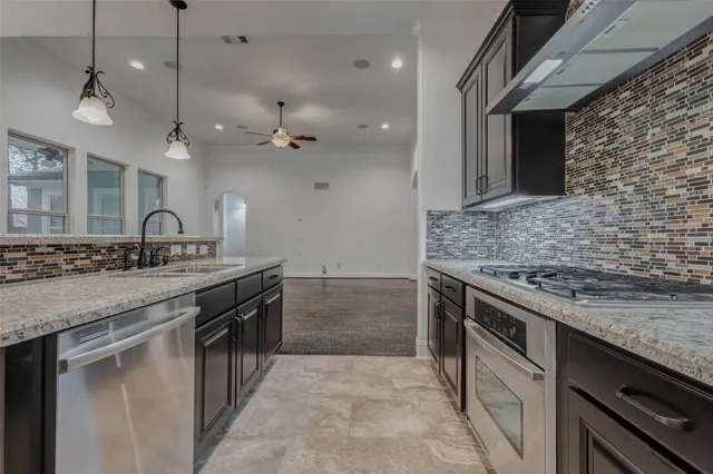 $585,000 | 28986 Twisted Oak Drive, Shenandoah, TX 77381