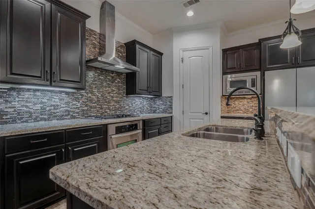 $585,000 | 28986 Twisted Oak Drive, Shenandoah, TX 77381