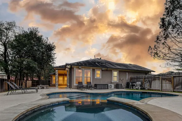 $585,000 | 28986 Twisted Oak Drive, Shenandoah, TX 77381