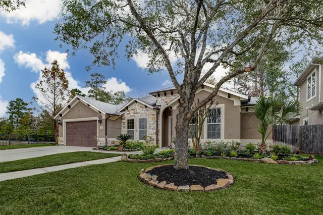 $585,000 | 28986 Twisted Oak Drive, Shenandoah, TX 77381