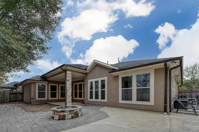 $585,000 | 28986 Twisted Oak Drive, Shenandoah, TX 77381