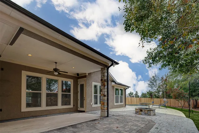 $585,000 | 28986 Twisted Oak Drive, Shenandoah, TX 77381