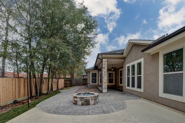 $585,000 | 28986 Twisted Oak Drive, Shenandoah, TX 77381