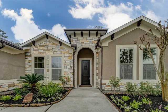 $585,000 | 28986 Twisted Oak Drive, Shenandoah, TX 77381