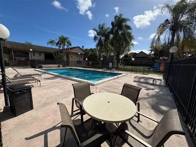 $2,300 | 11289 Southwest 88th Street, Unit 214L, Miami, FL 33176