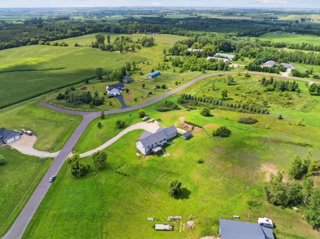 $624,900 | 1706 57th Avenue, Hammond, WI 54015