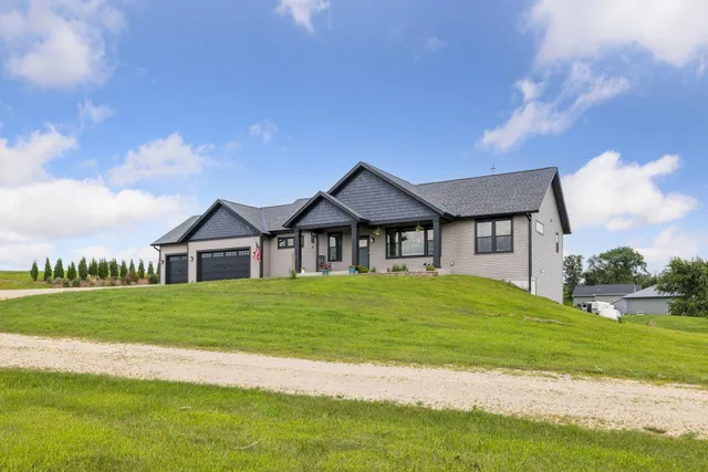 $624,900 | 1706 57th Avenue, Hammond, WI 54015