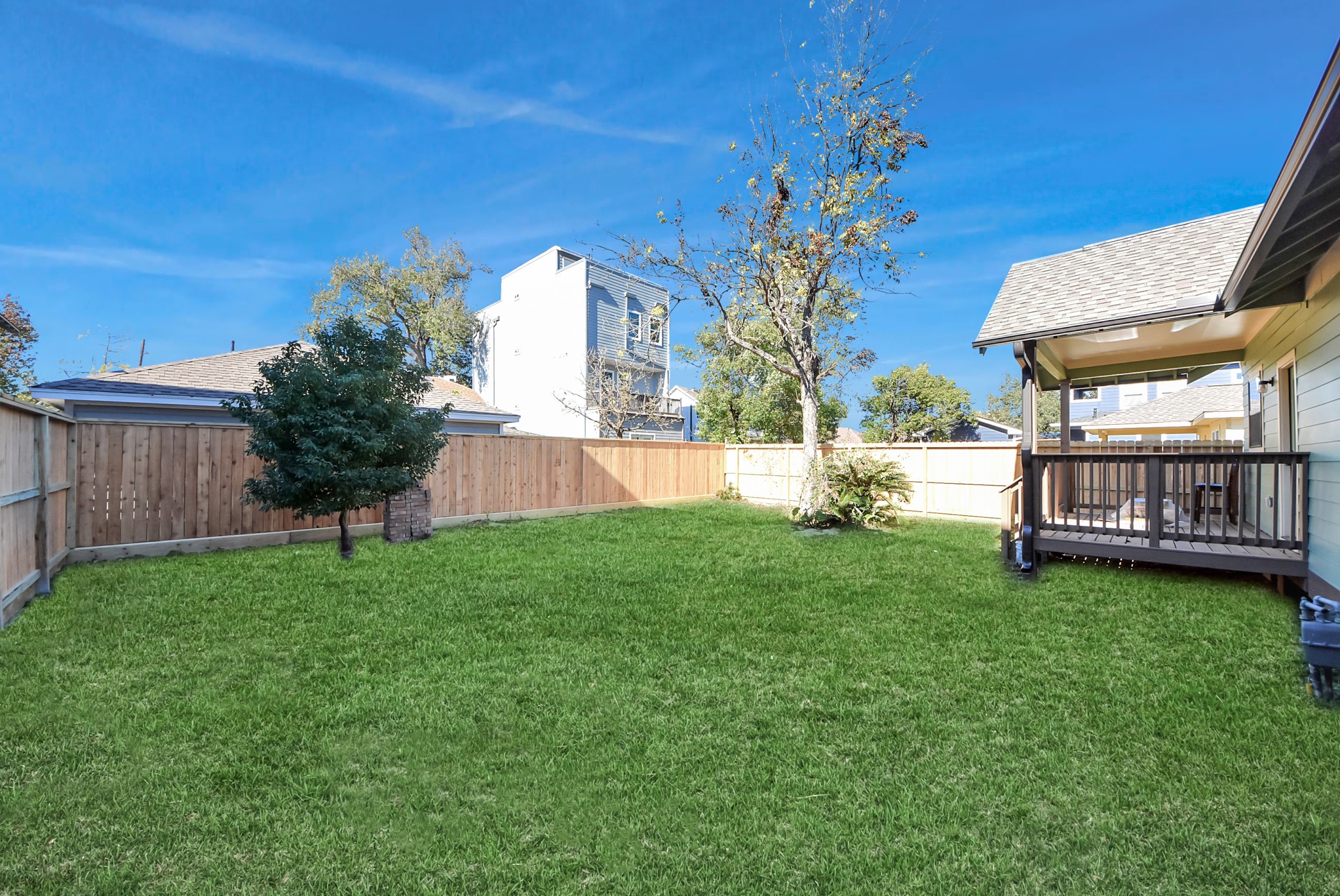 122 Sidney Street Houston, TX 77003 - Photo 16 of 17 great size back yard