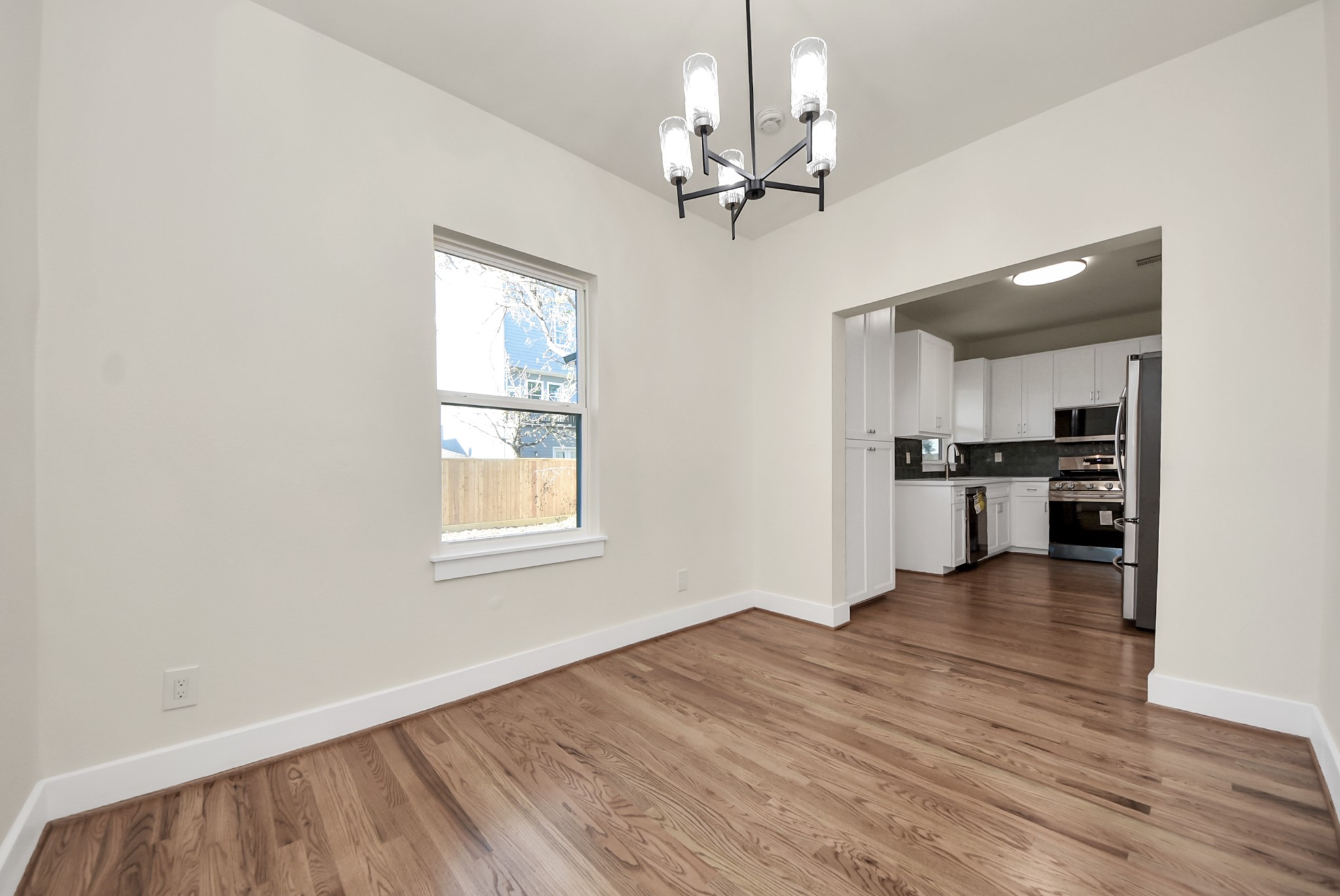 122 Sidney Street Houston, TX 77003 - Photo 9 of 17 dining room