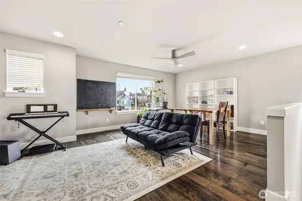 $1,225,000 | 3907 14th Avenue Southeast, Puyallup, WA 98372