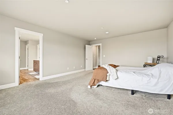 $1,225,000 | 3907 14th Avenue Southeast, Puyallup, WA 98372