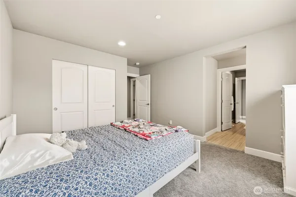 $1,225,000 | 3907 14th Avenue Southeast, Puyallup, WA 98372