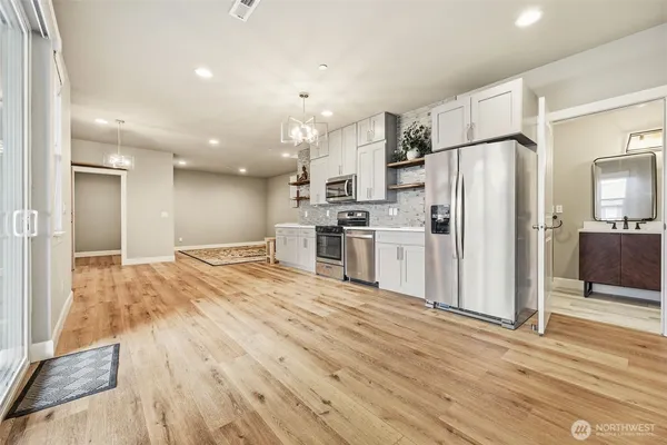 $1,225,000 | 3907 14th Avenue Southeast, Puyallup, WA 98372