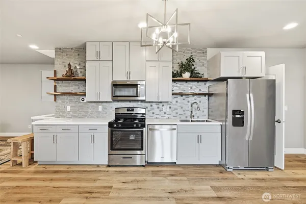 $1,225,000 | 3907 14th Avenue Southeast, Puyallup, WA 98372