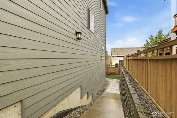 $1,225,000 | 3907 14th Avenue Southeast, Puyallup, WA 98372