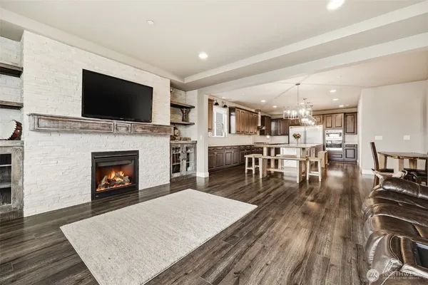 $1,225,000 | 3907 14th Avenue Southeast, Puyallup, WA 98372