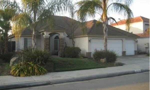 $2,900 | 1177 East Athens Avenue, Fresno, CA 93720