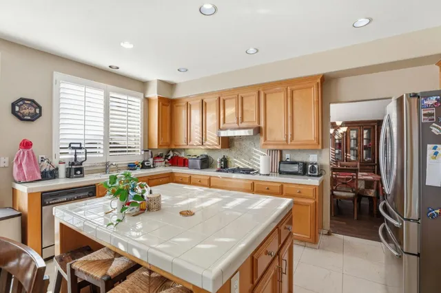 $1,200,000 | 946 Martiri Court, Gilroy, CA 95020