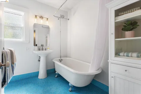 $948,000 | 530 63rd Street, Oakland, CA 94609