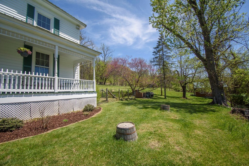 4242 Paradise Road Hiwassee, VA 24347 - Photo 6 of 74 Gallery Image 6