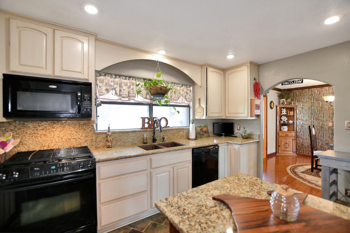 28335 Riley Road Waller, TX 77484 - Photo 5 of 20