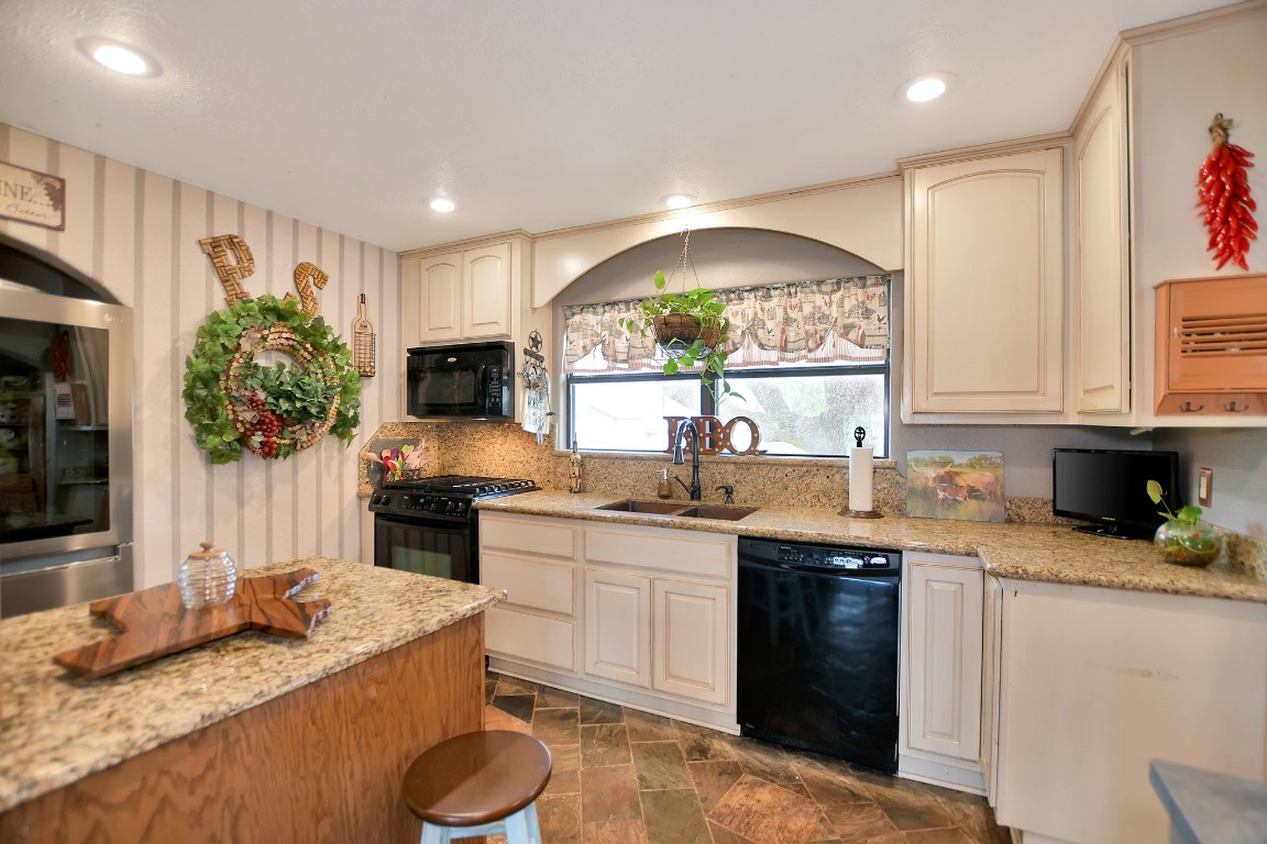 28335 Riley Road Waller, TX 77484 - Photo 6 of 20