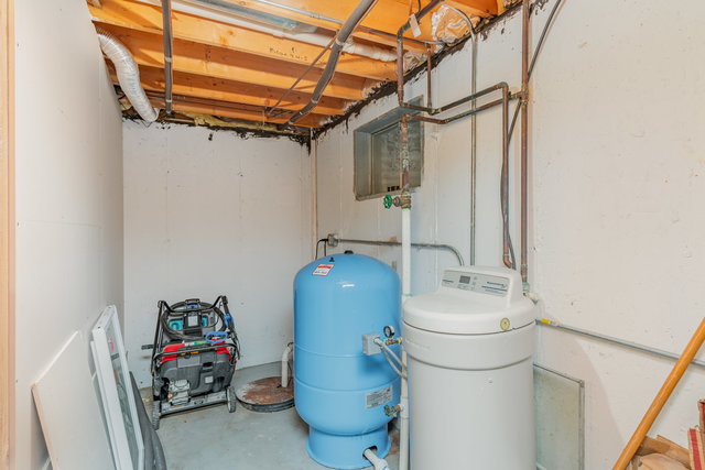 13741 Elizabeth Lane Mokena, IL 60448 - Photo 29 of 29 a utility room with dryer and washer
