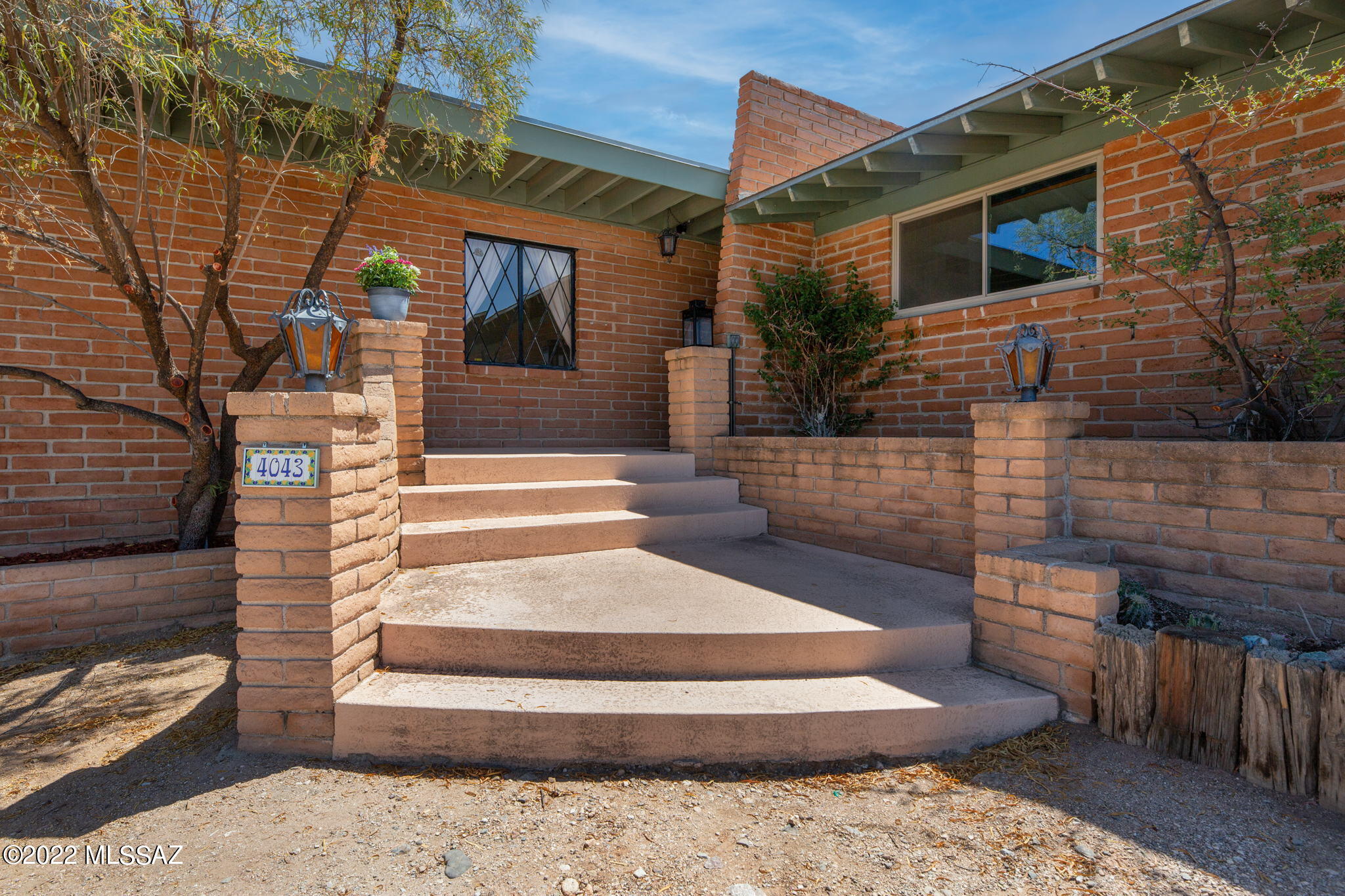 4043 North Pontatoc Road Tucson, AZ 85718 - Photo 2 of 42